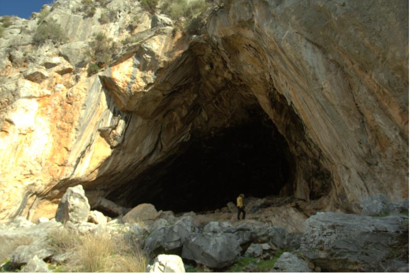 koca kara in mağarası